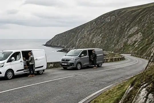 Ford Transit Custom vs Peugeot Expert: cuál elegir en renting