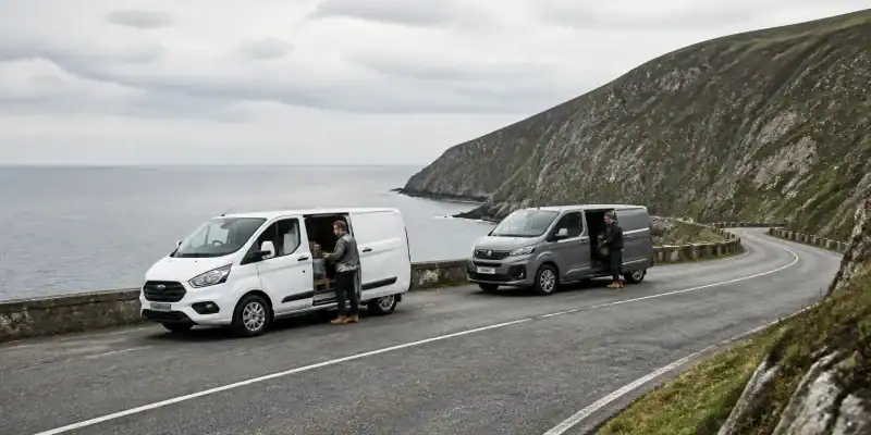Ford Transit Custom vs Peugeot Expert