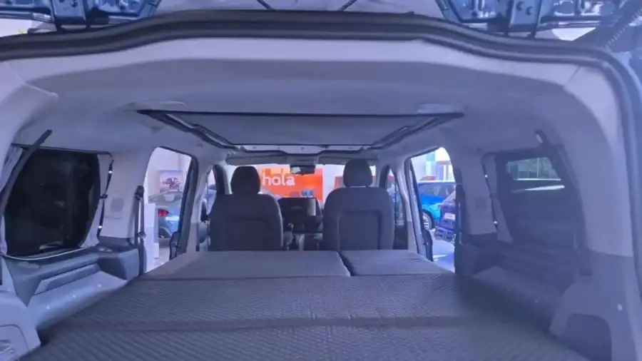 Renting De Furgonetas Ford TransitCustom Kombi 2.0 EcoBlue 320 L1 Trend CAMPERIZADA Magnetic